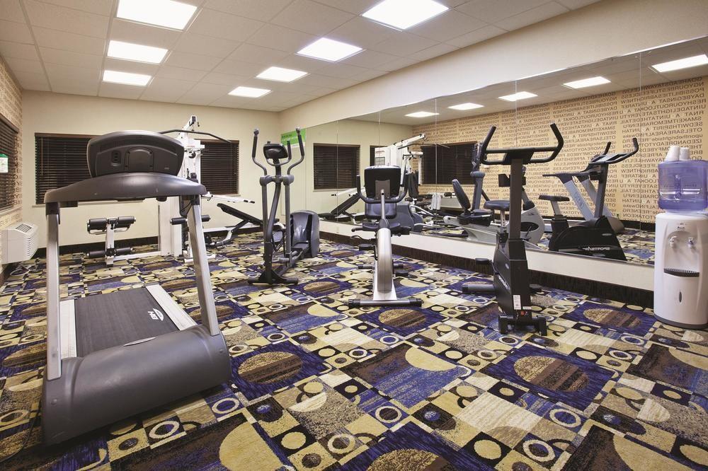 Comfort Suites Clovis Bagian luar foto