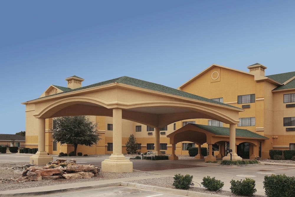 Comfort Suites Clovis Bagian luar foto
