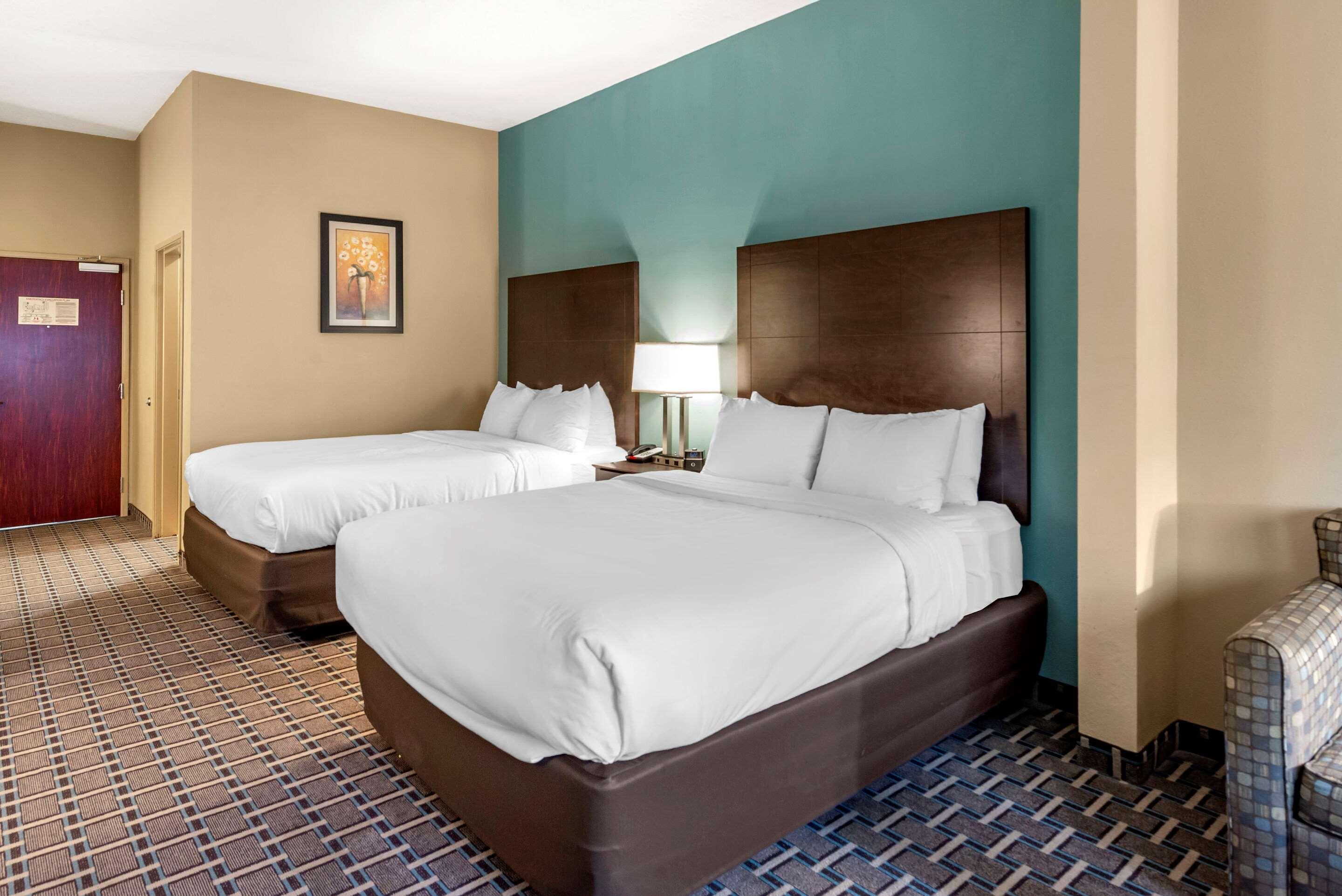 Comfort Suites Clovis Bagian luar foto