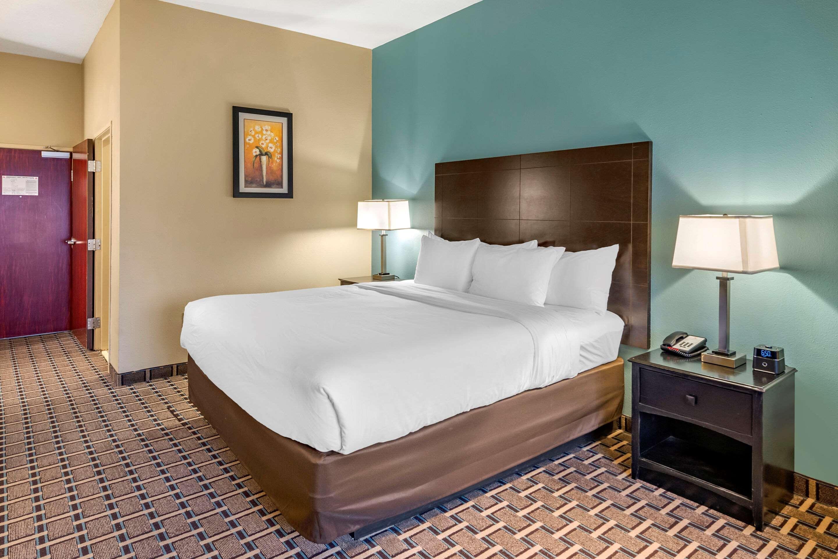 Comfort Suites Clovis Bagian luar foto