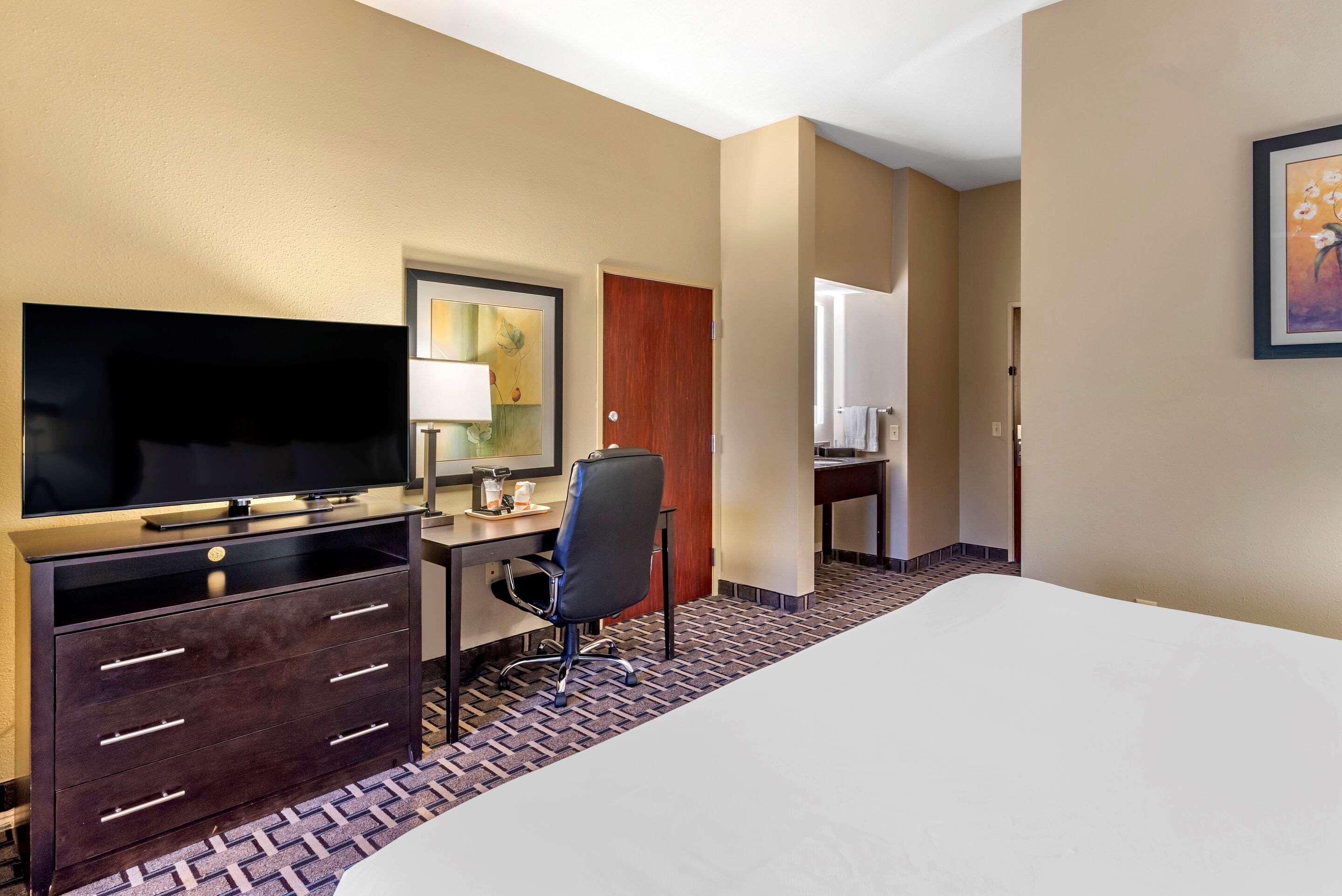 Comfort Suites Clovis Bagian luar foto
