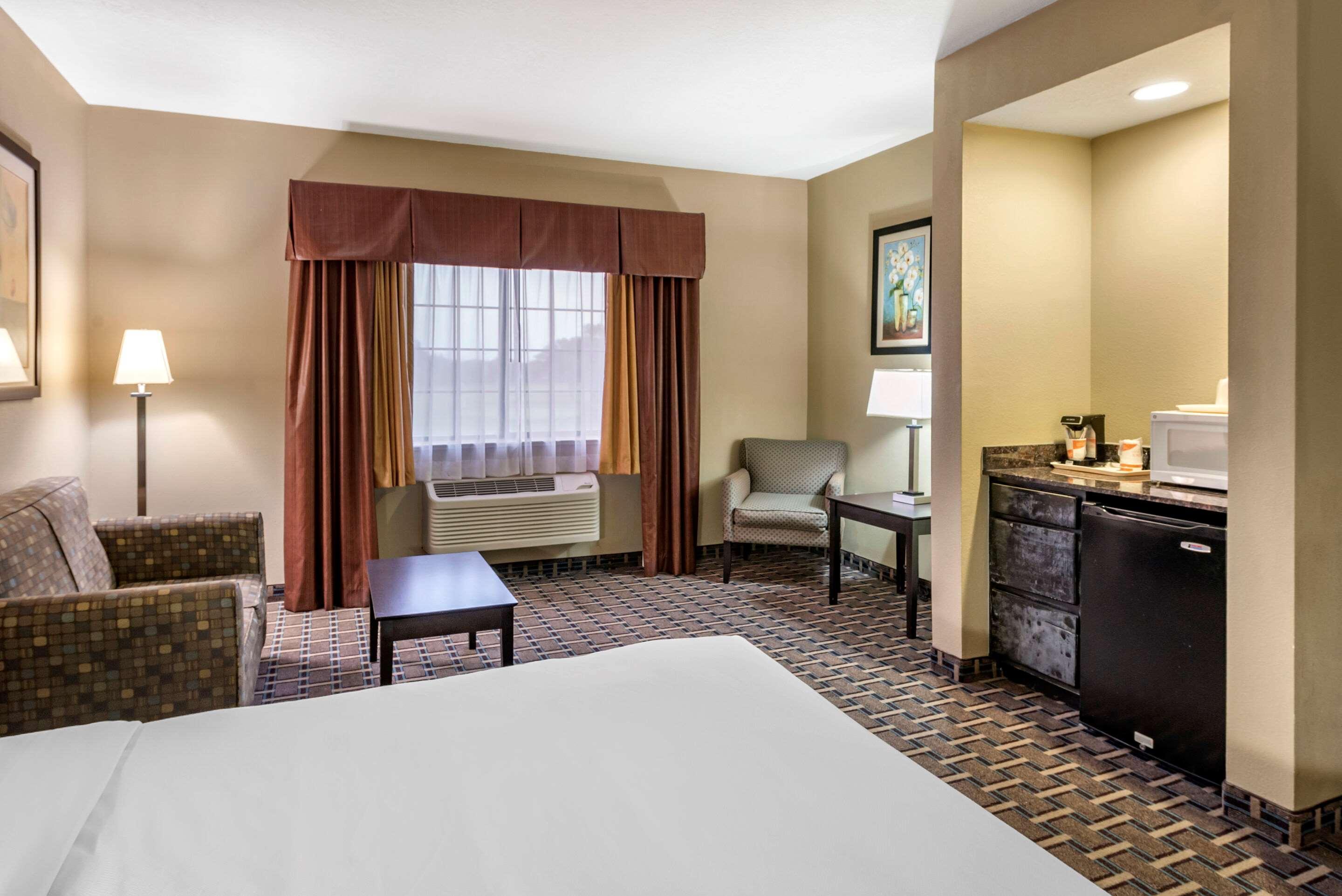Comfort Suites Clovis Bagian luar foto