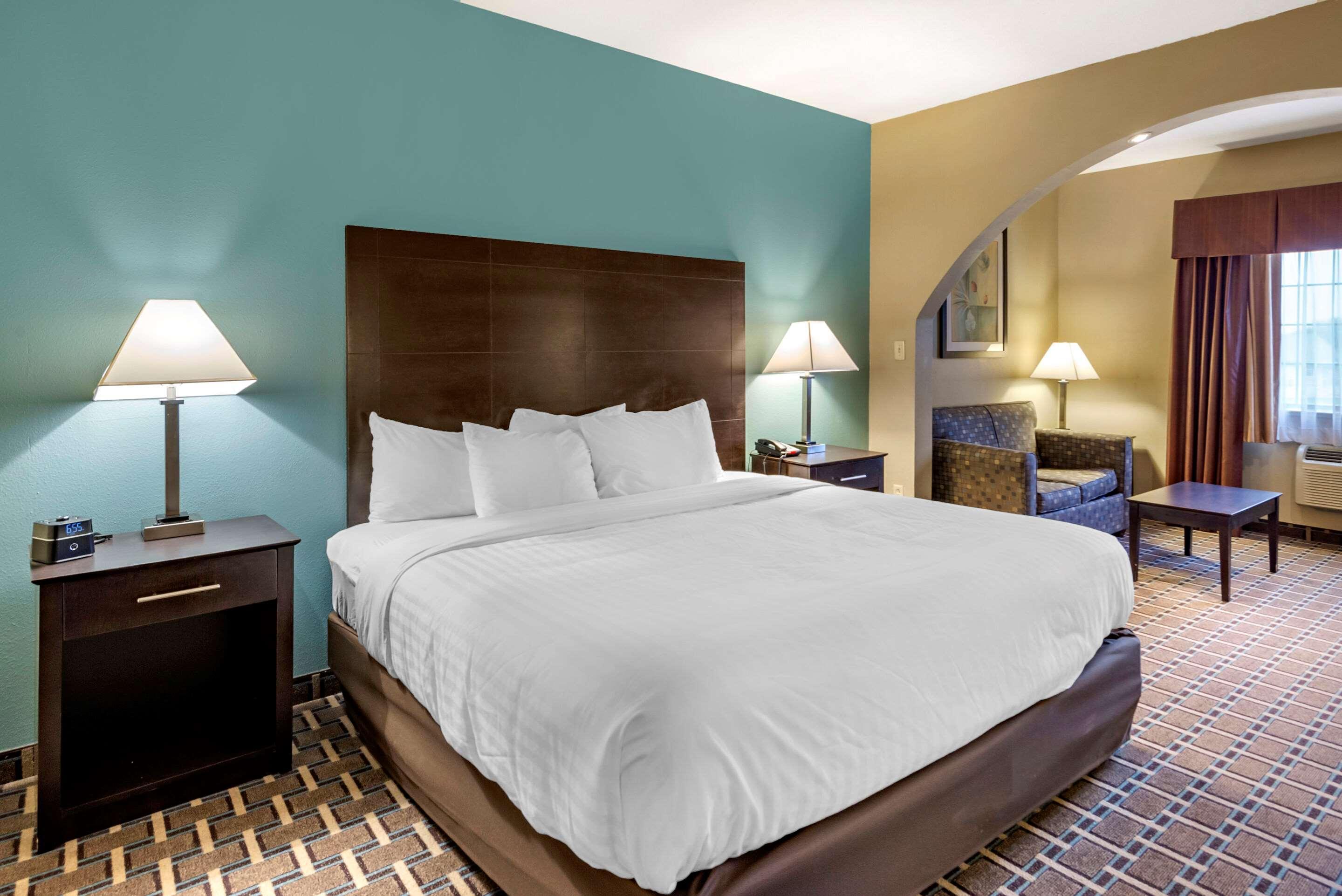 Comfort Suites Clovis Bagian luar foto