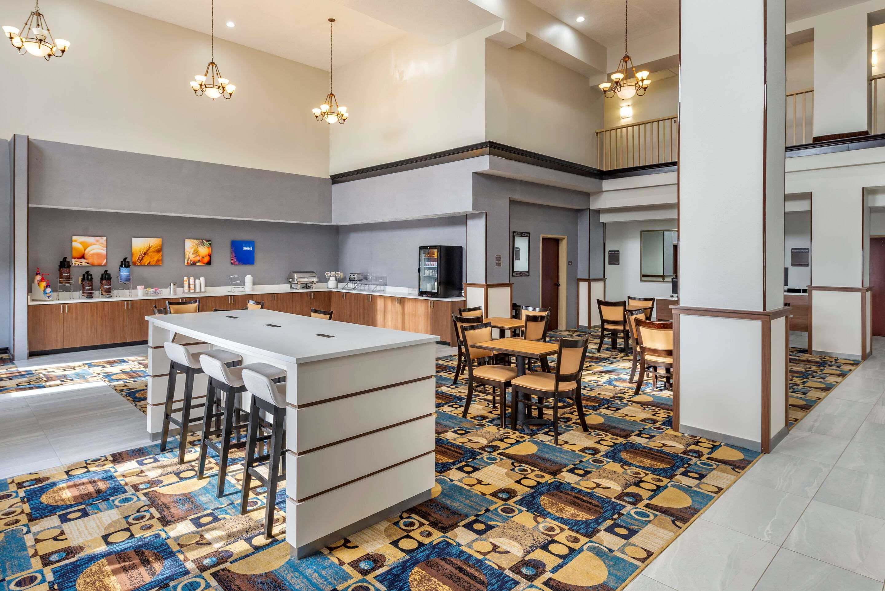 Comfort Suites Clovis Bagian luar foto