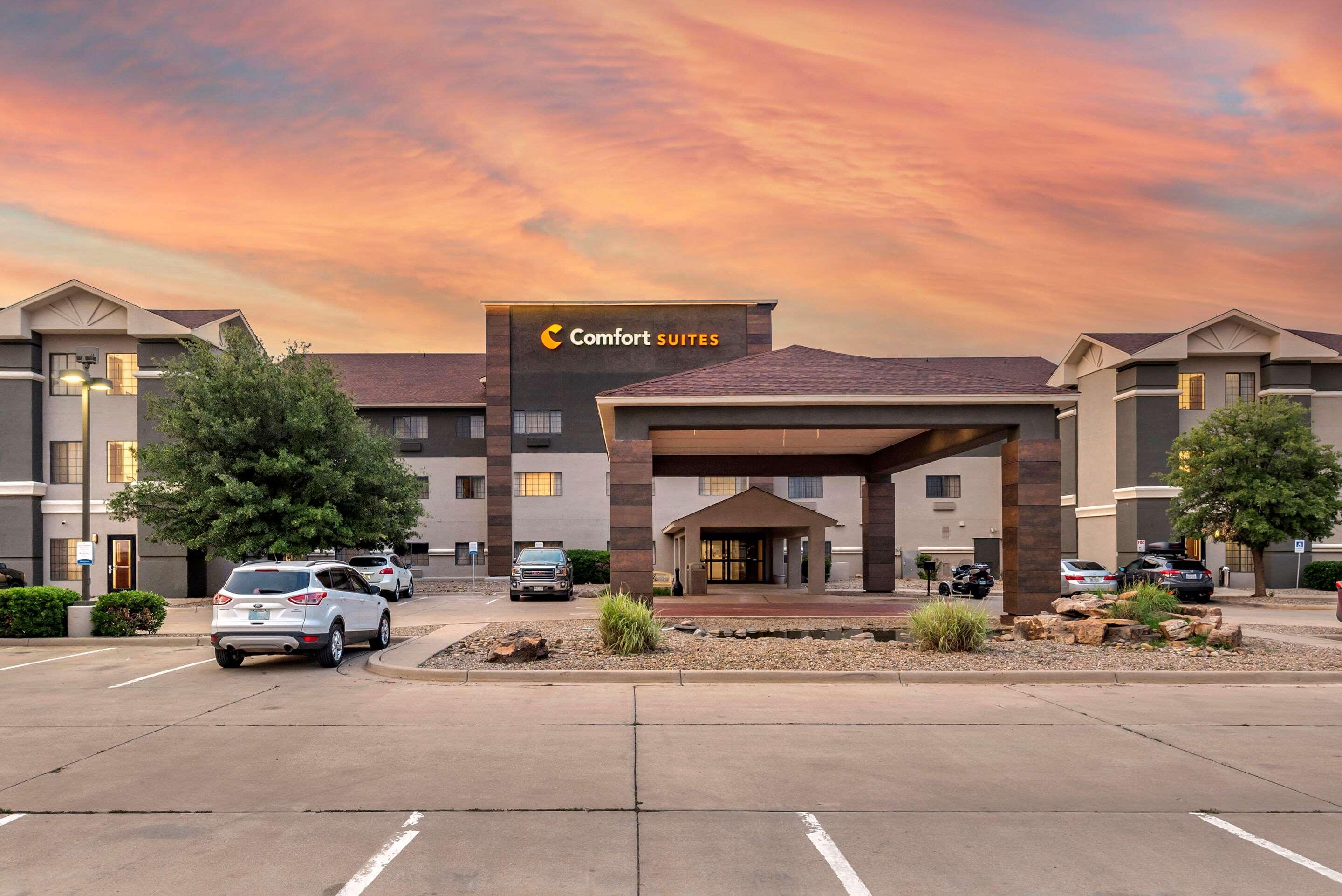 Comfort Suites Clovis Bagian luar foto