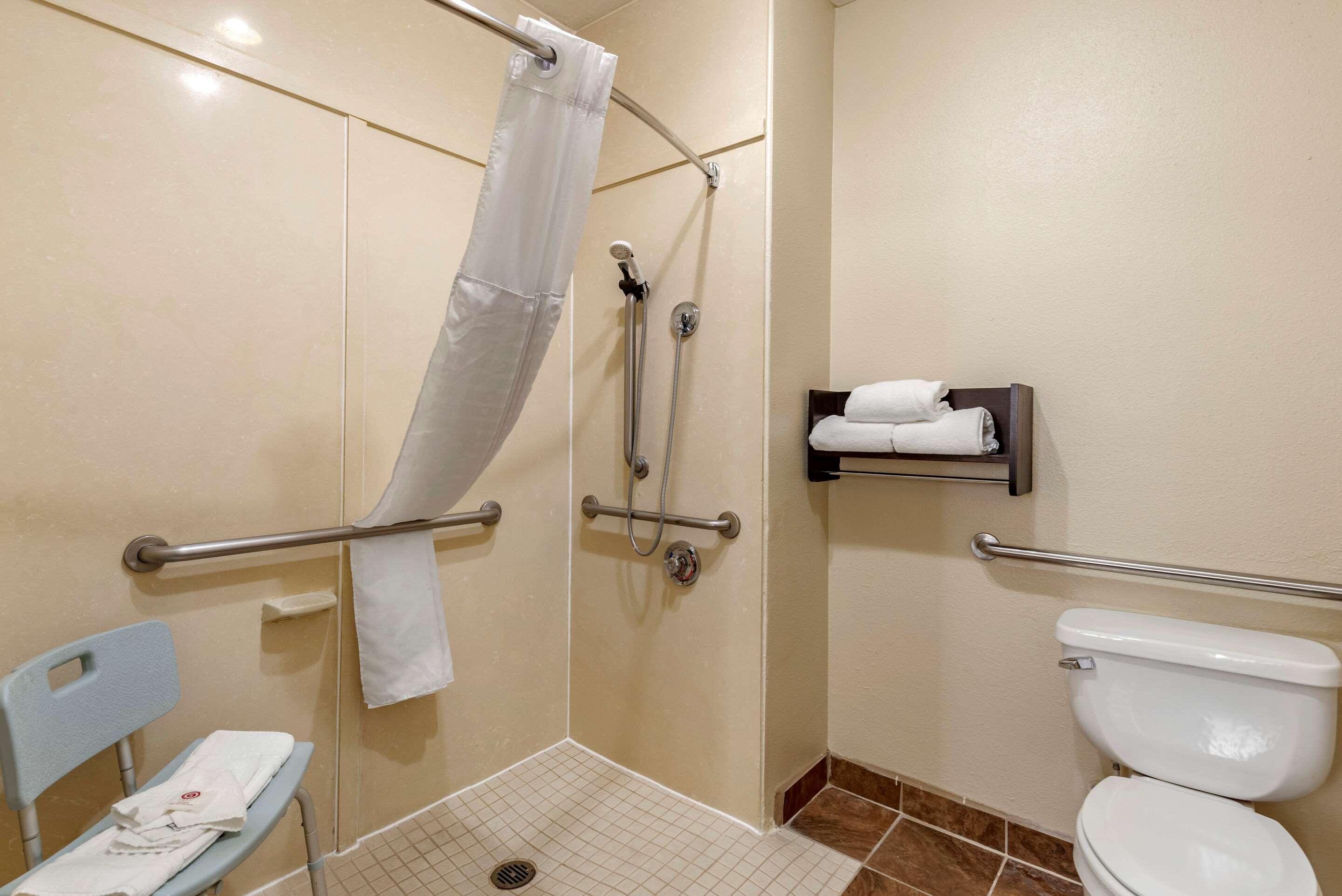 Comfort Suites Clovis Bagian luar foto