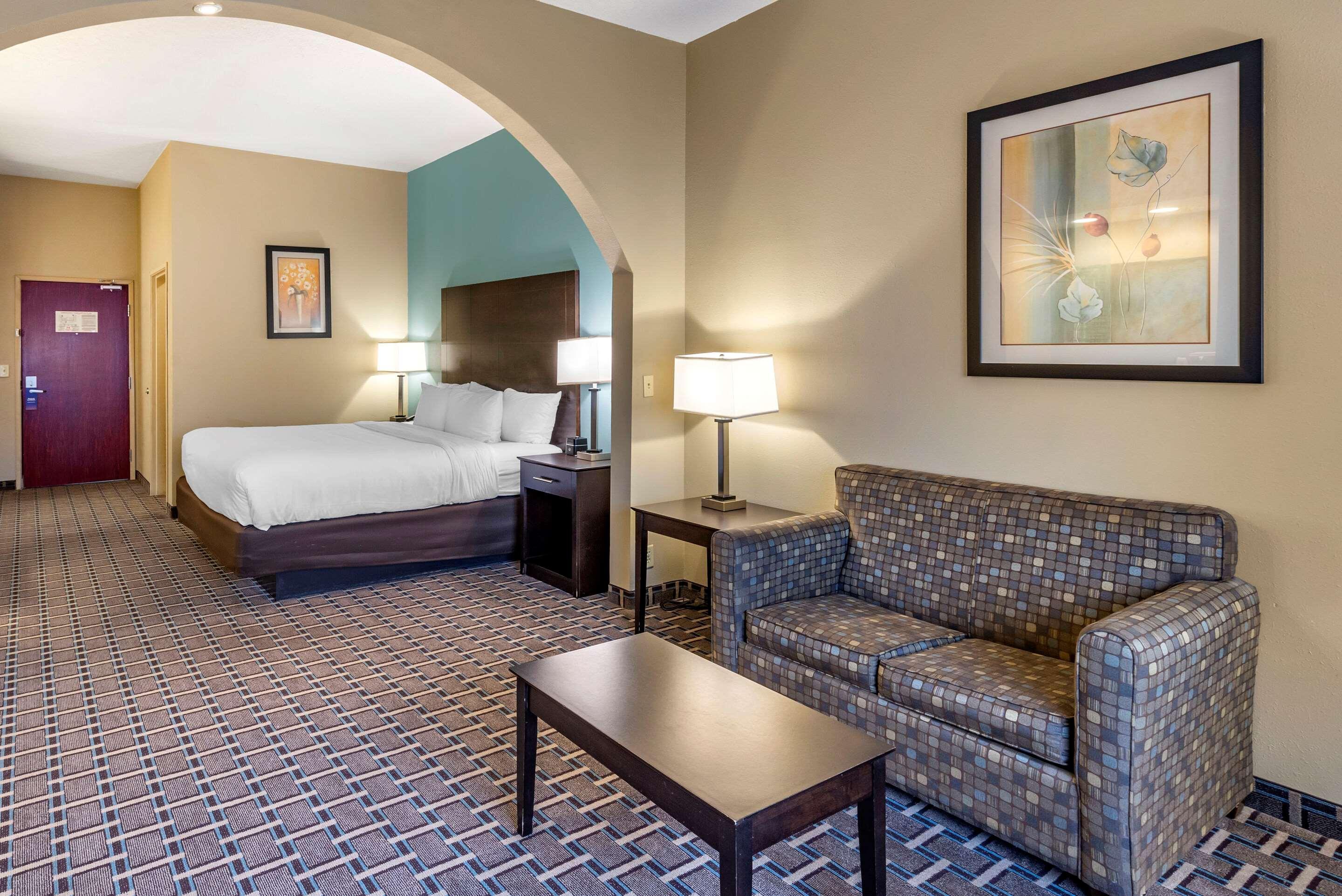 Comfort Suites Clovis Bagian luar foto