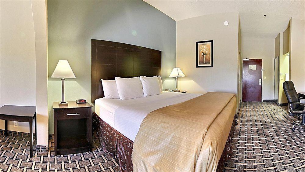 Comfort Suites Clovis Bagian luar foto